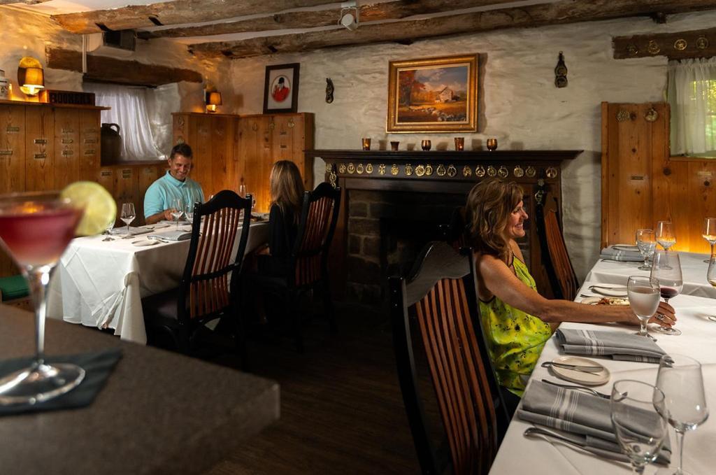 Ashby Inn & Restaurant Paris Екстериор снимка
