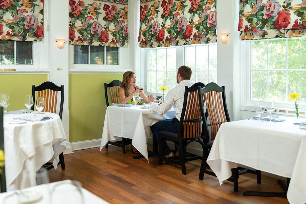 Ashby Inn & Restaurant Paris Екстериор снимка