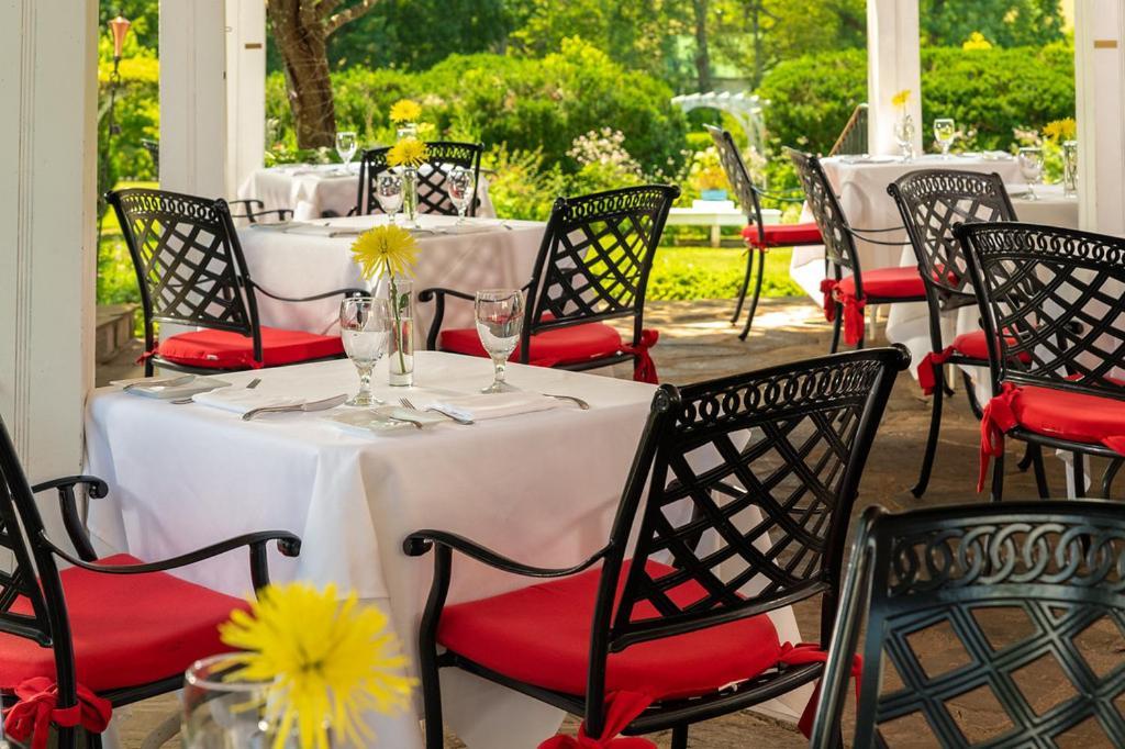 Ashby Inn & Restaurant Paris Екстериор снимка